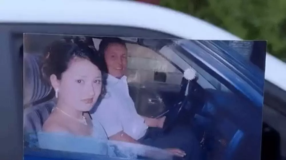"Забыли постареть": казахстанка опубликовала снимок с дядей 20 лет спустя