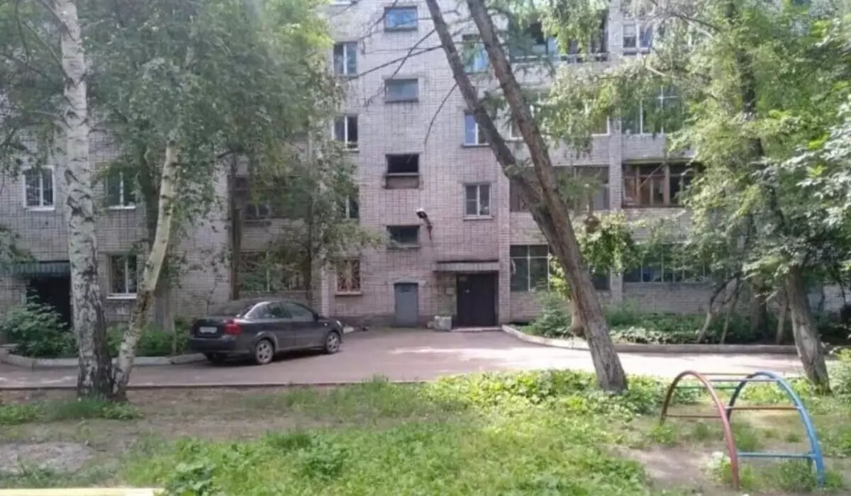 Двухлетний малыш выпал из окна 5 этажа в Усть-Каменогорске