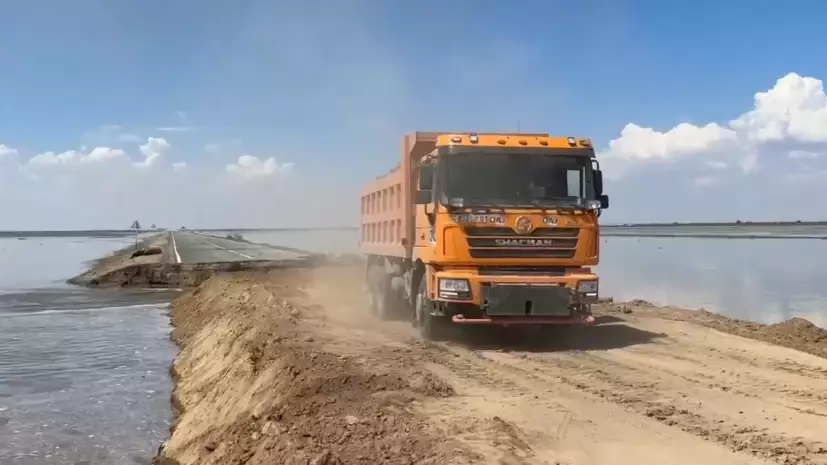Завершается реконструкция затопленного участка автодороги "Атырау - Уральск"
