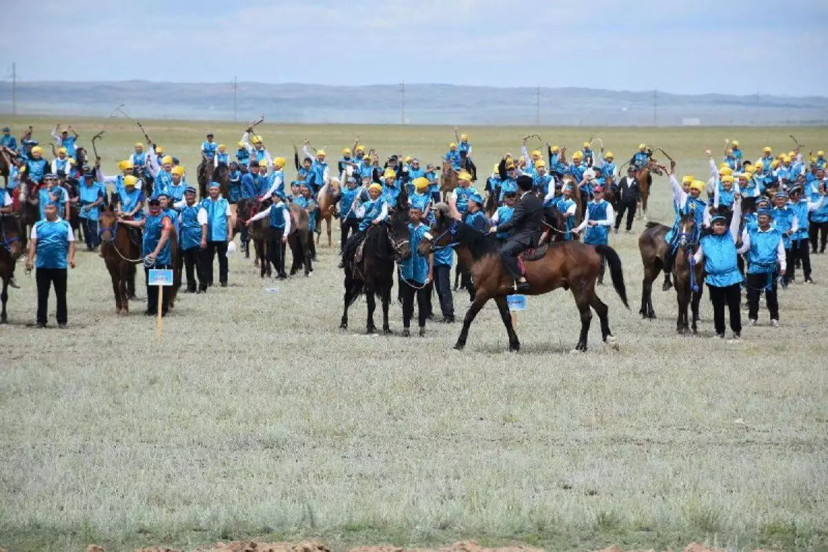 500 детей на лошадях установили новый рекорд Казахстана