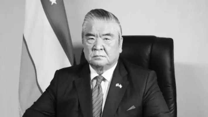 В возрасте 76 лет скончался посол Виталий Фен
