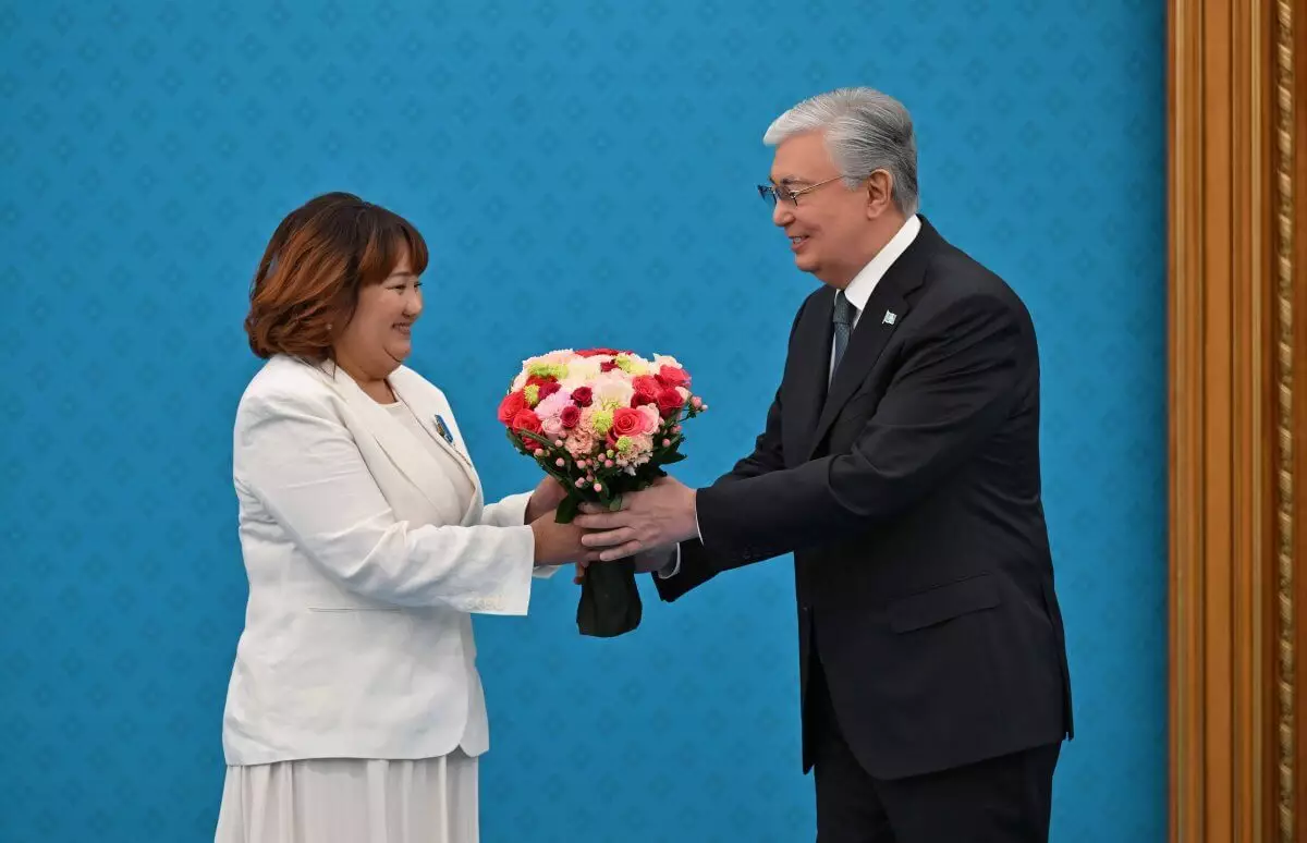 Президент Казахстана наградил героев нашего времени