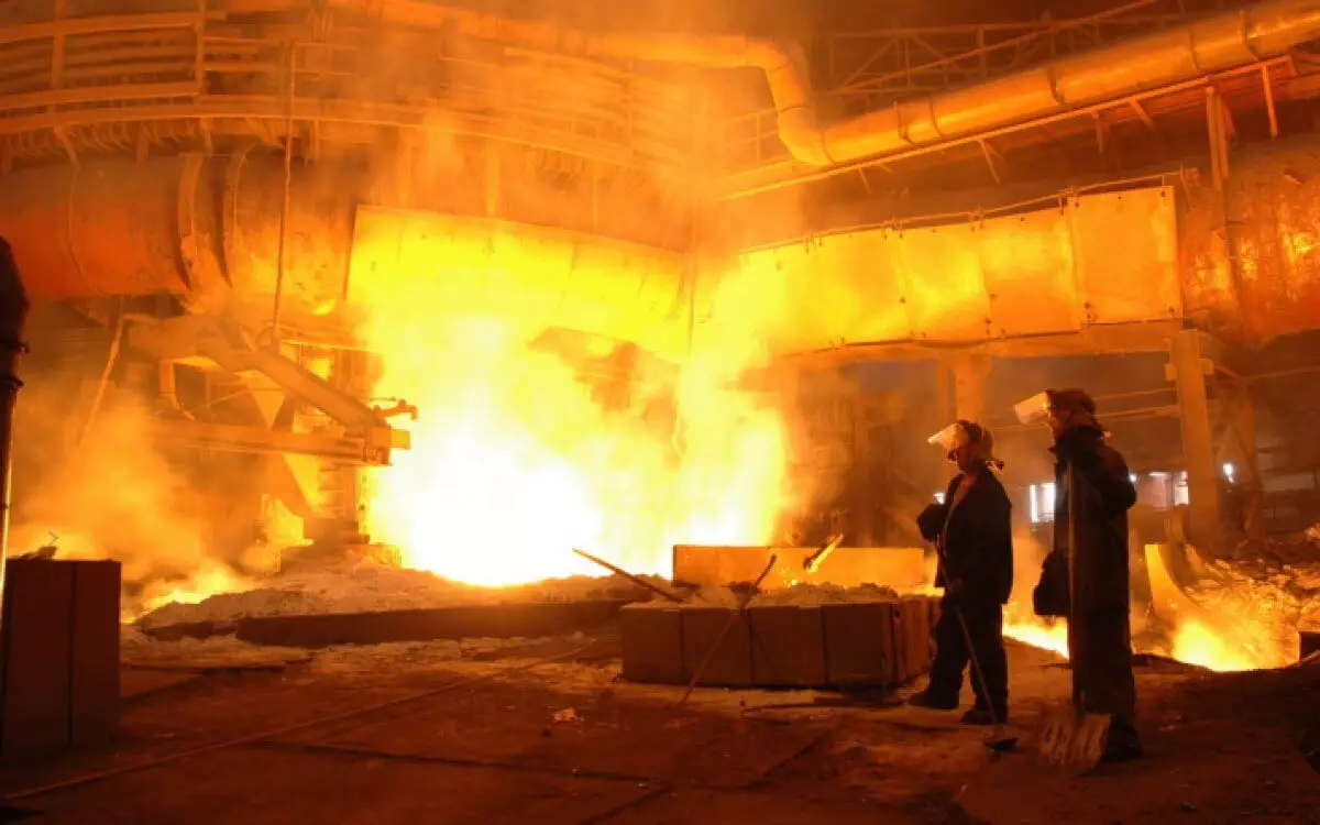 В Актобе пять работников получили ожоги на заводе