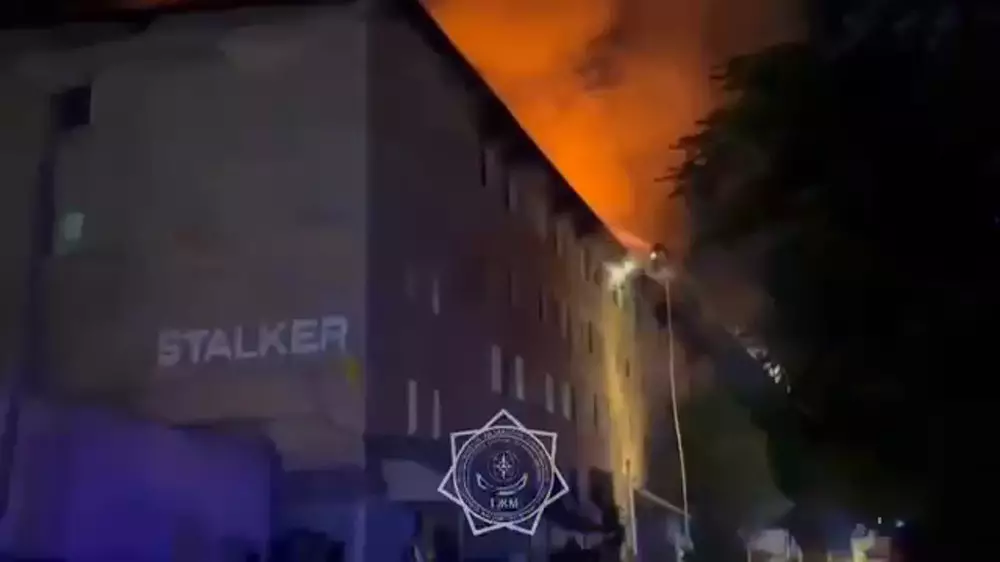 4-этажное здание горит в Алматы