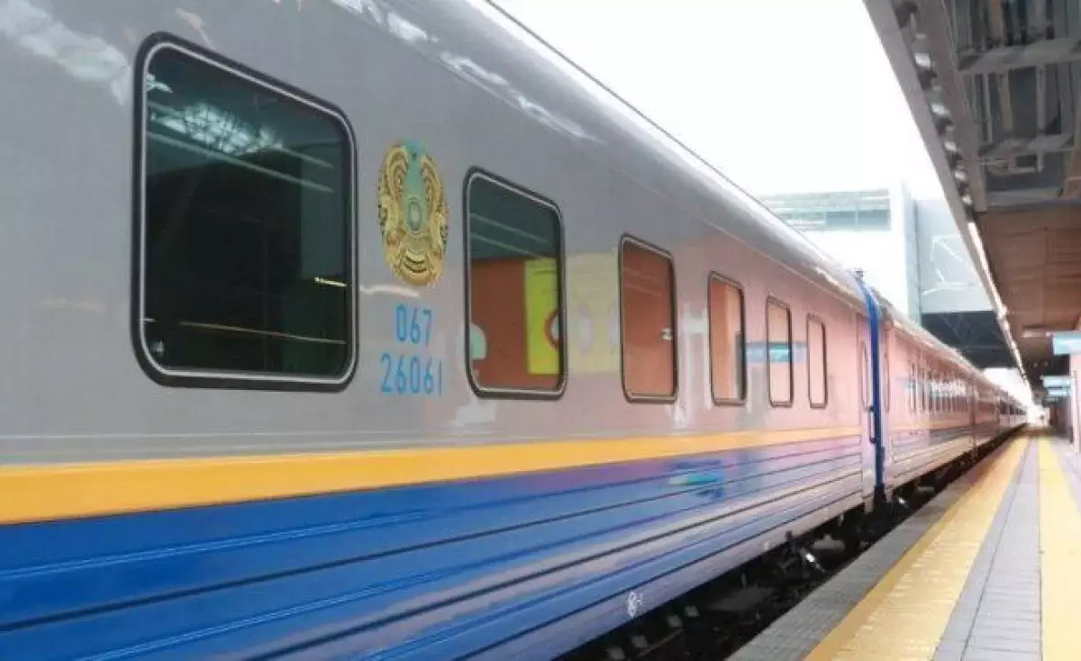 Почему казахстанцы не могут купить билеты даже на плохие и опаздывающие поезда