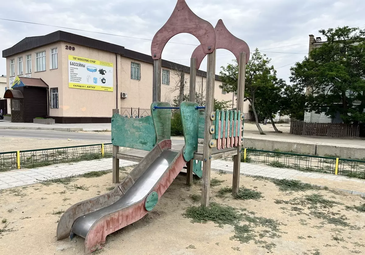 Состояние детских площадок проверили в Актау