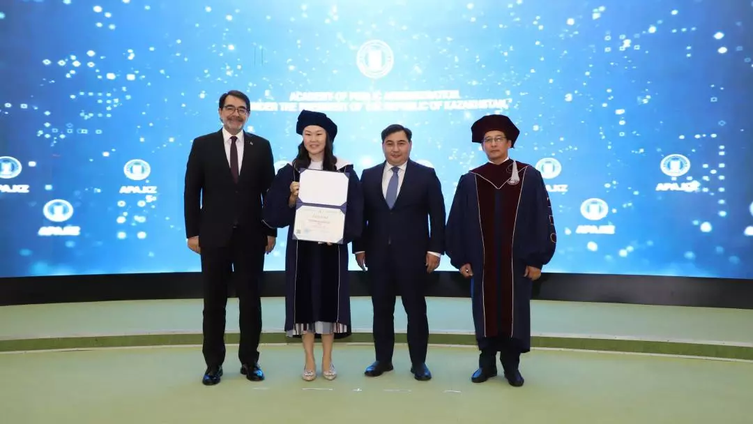 Дипломы получили выпускники Академии государственного управления