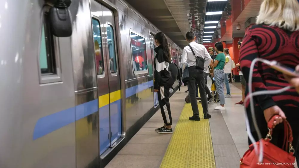 "Людей в метро Алматы стало больше?": когда откроют новые станции
