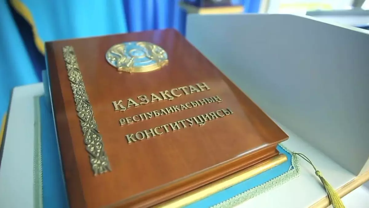 Парламент кейбір конституциялық заңға енгізілетін түзетулерді қабылдады