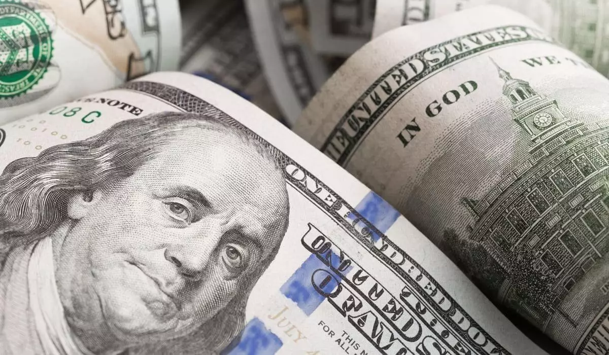 Курс доллара снова взлетел в обменниках Казахстана