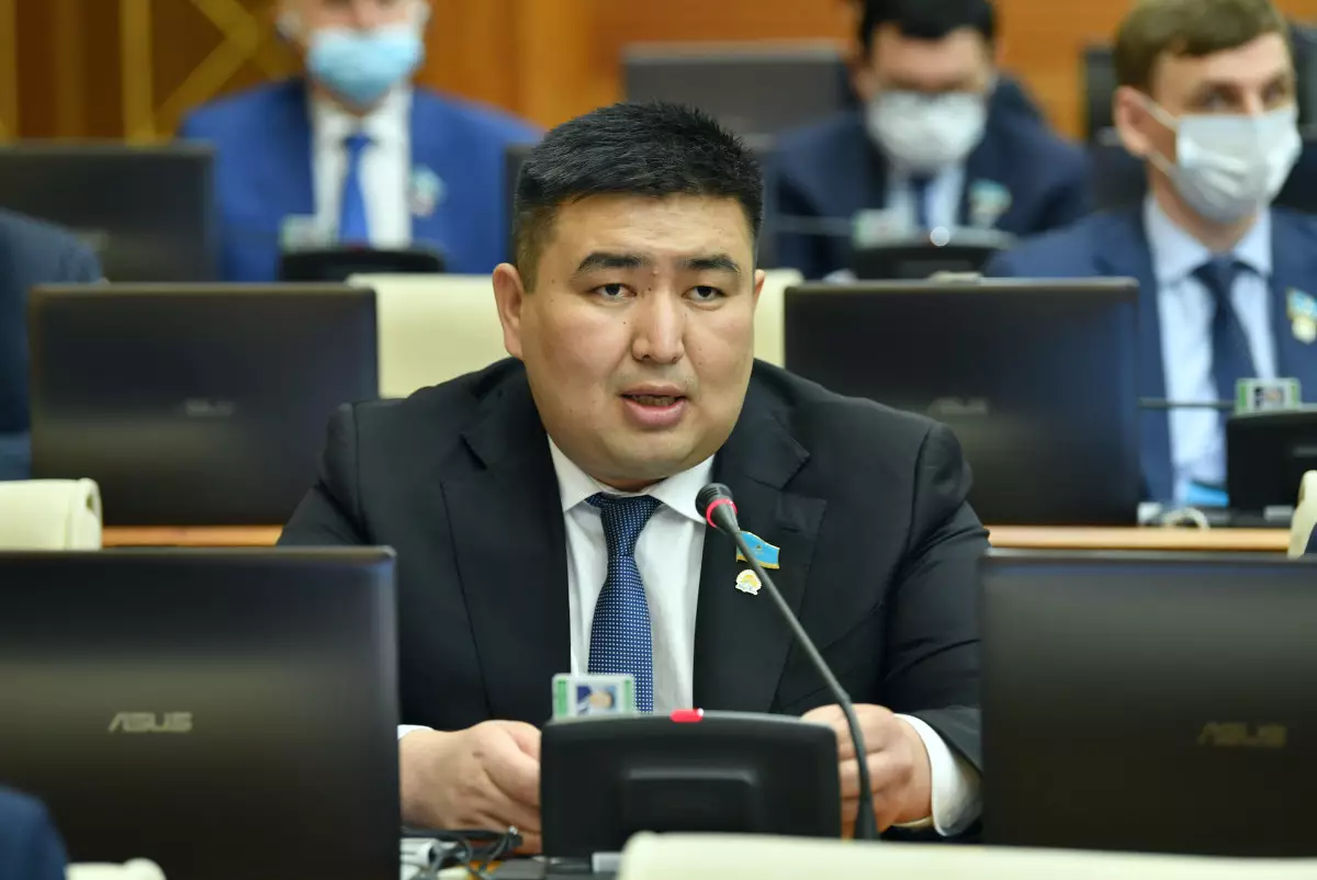 Депутат назвал провальной бюджетную политику правительства Казахстана