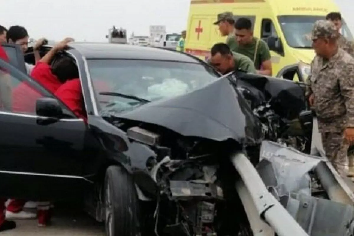 Водитель погиб, врезавшись в отбойник на трассе в Мангистауской области