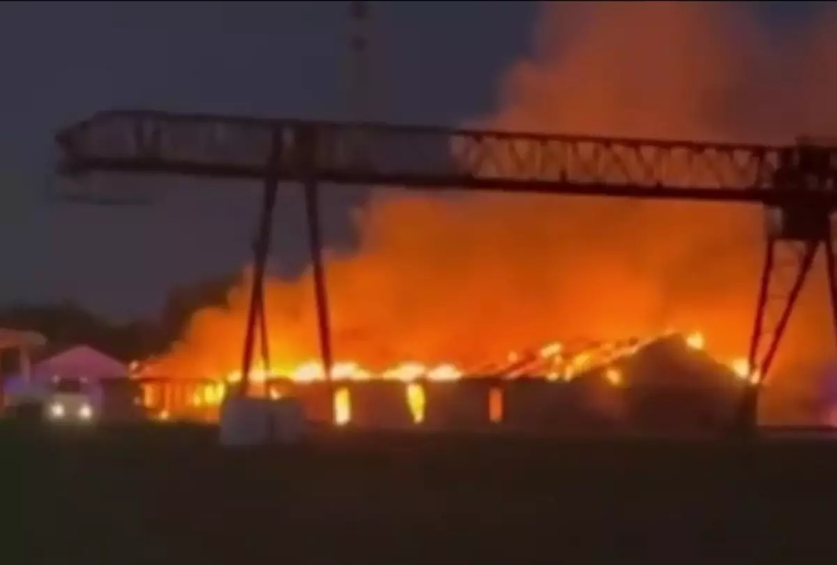 Крупный пожар потушили в Семее (ВИДЕО)
