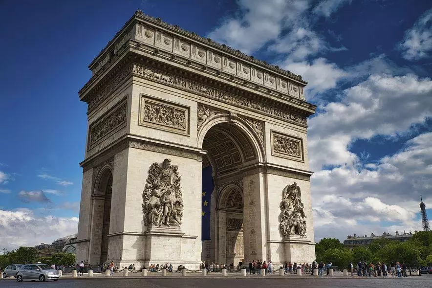 Показатели туризма во Франции достигли рекордных величин