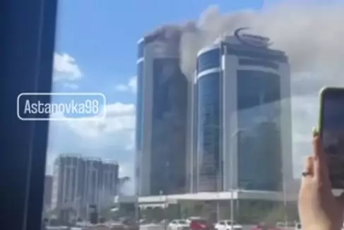 В Астане горит здание на проспекте Туран