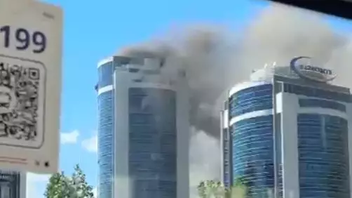 Здание близ «Хан-Шатыра» загорелось в Астане