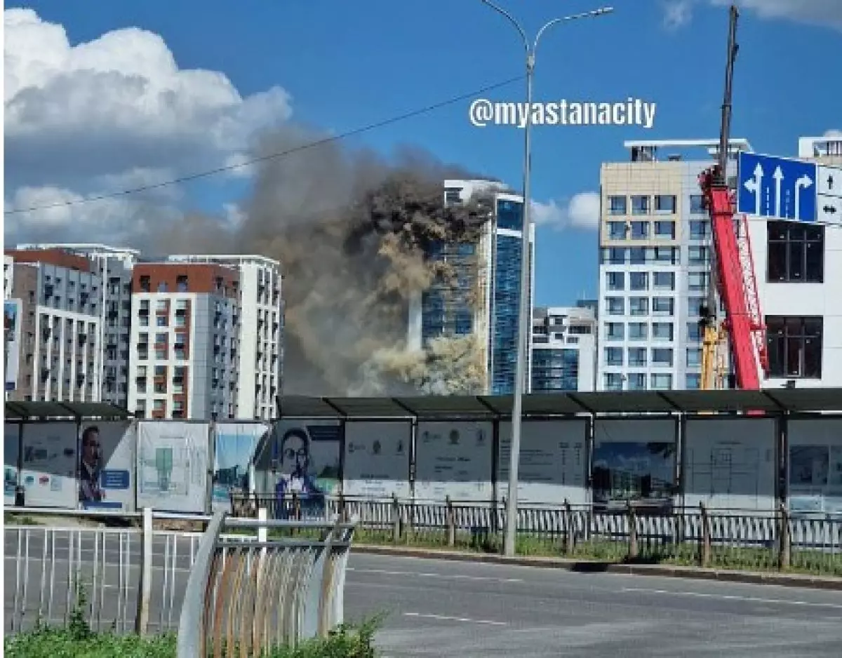 Пожар в элитной многоэтажке потушили в Астане