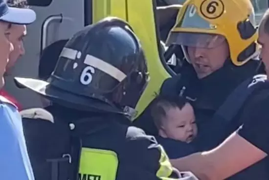 Пожар в элитной высотке Астаны: в МЧС поделились кадрами спасения трёхмесячного малыша