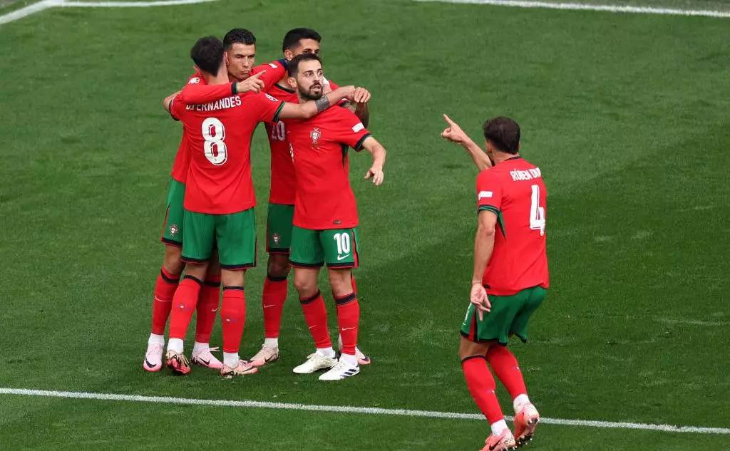 Португалия разгромила Турцию и вышла в плей-офф Евро с первого места