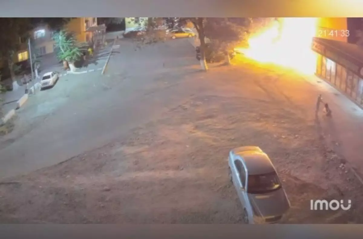Момент взрыва в спальном районе Тараза попал на видео