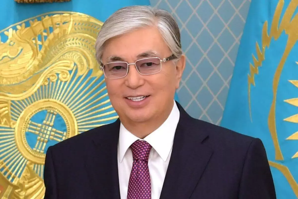 Токаев поздравил госслужащих Казахстана с профессиональным праздником