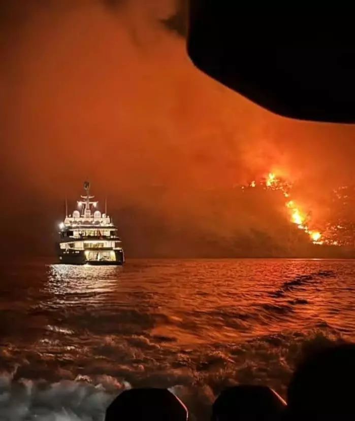 Фейерверк вызвал пожар на острове Греции: 13 арестованных