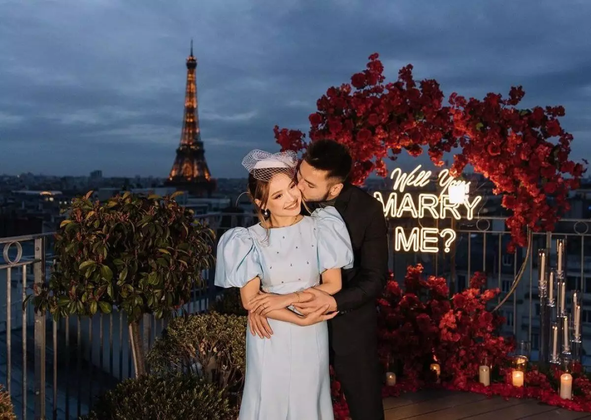 «Попросила сделать предложение в Париже»: блогер-миллионник о знакомстве с мужем