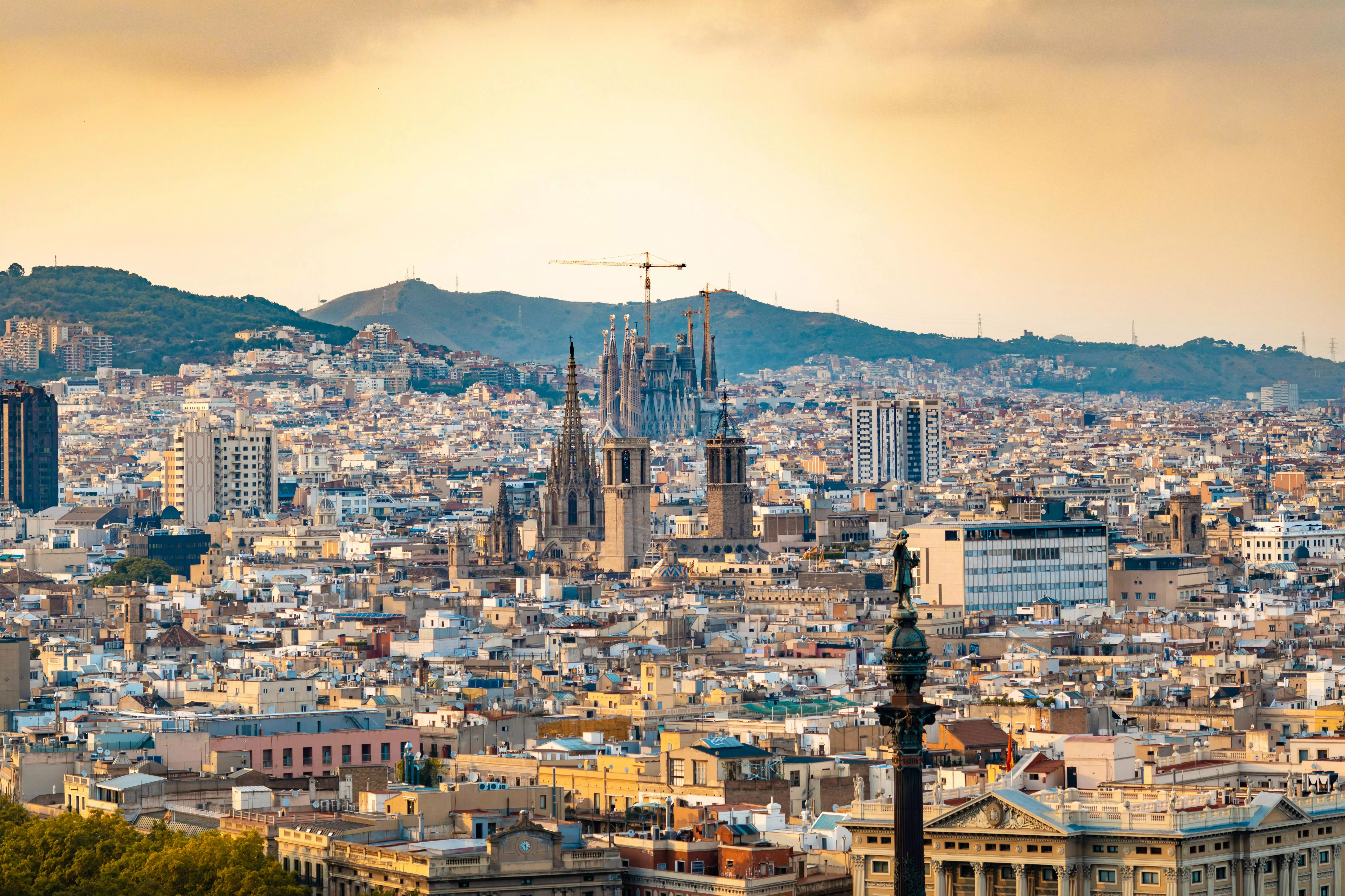 Власти Барселоны решили запретить краткосрочную аренду жилья
