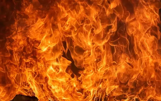 Пожар в одном из ЖК тушат в Астане