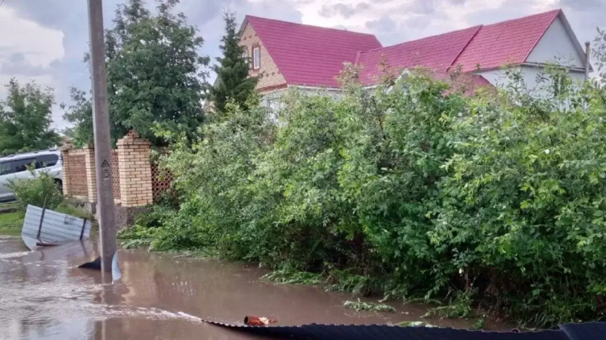 Ураган в Башкирии: Сорвана крыша школы, повалены деревья, оборваны ЛЭП