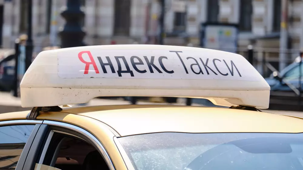 Таксист в Алматы решил "взбодрить" пассажирку газовым баллончиком. Видео
