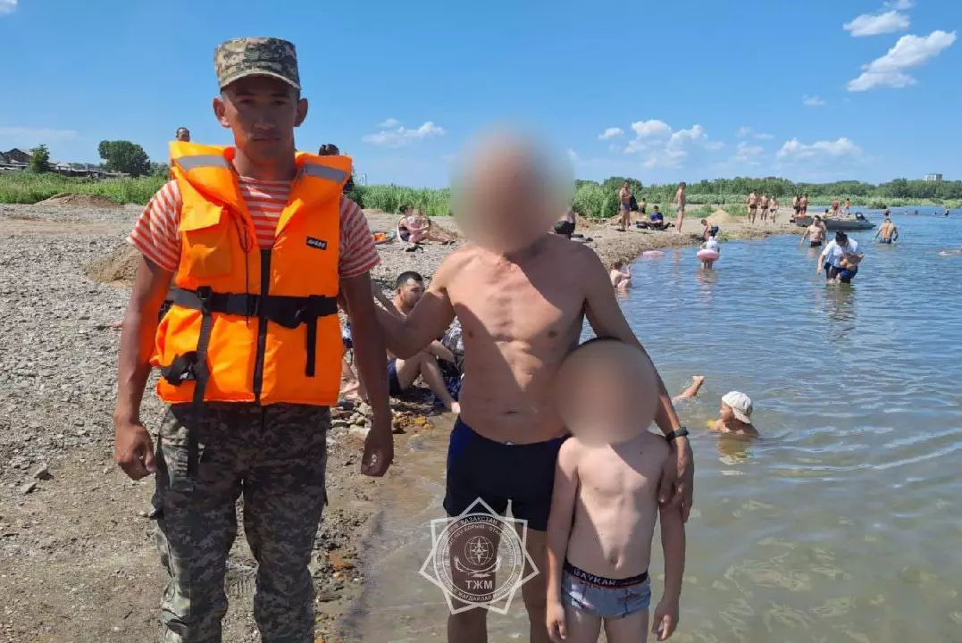 Семилетний ребенок едва не утонул в реке Иртыш