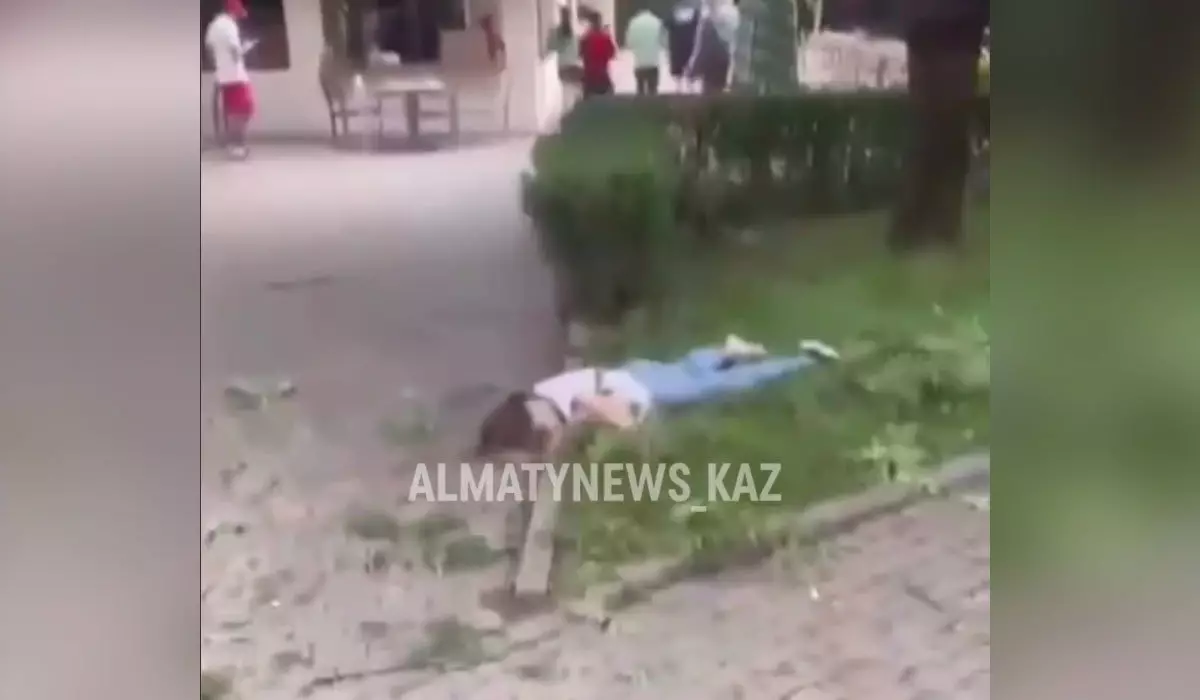 Женщина разбилась, упав с колеса обозрения в Алматы