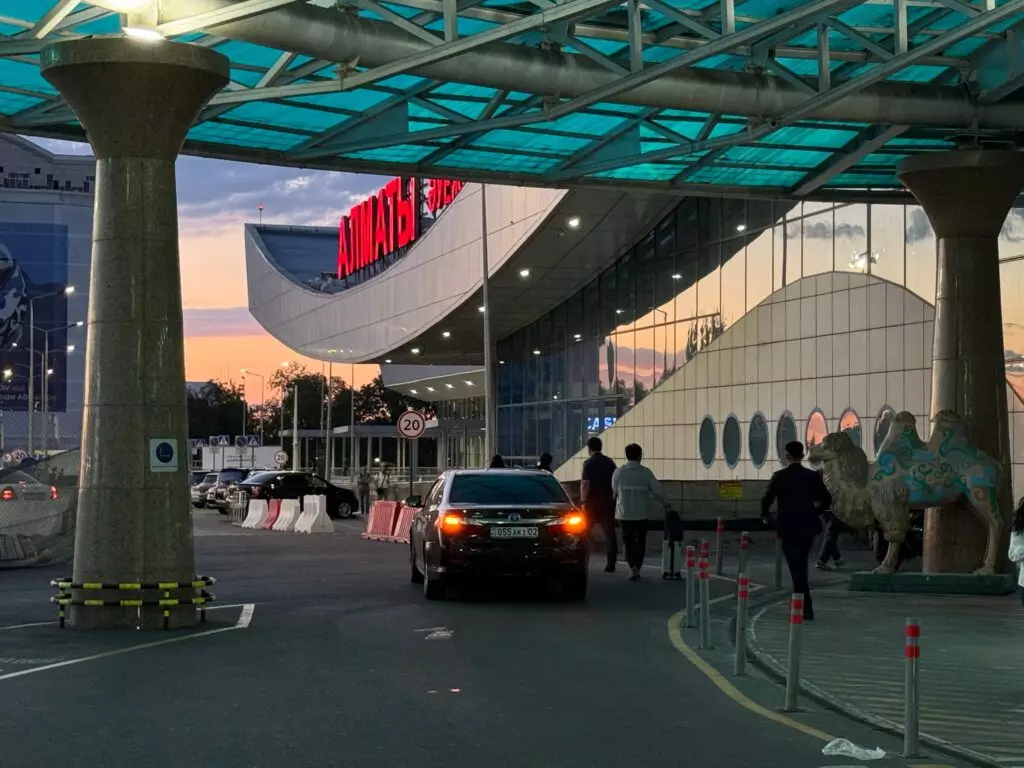 В аэропорту Алматы снова изменения в работе