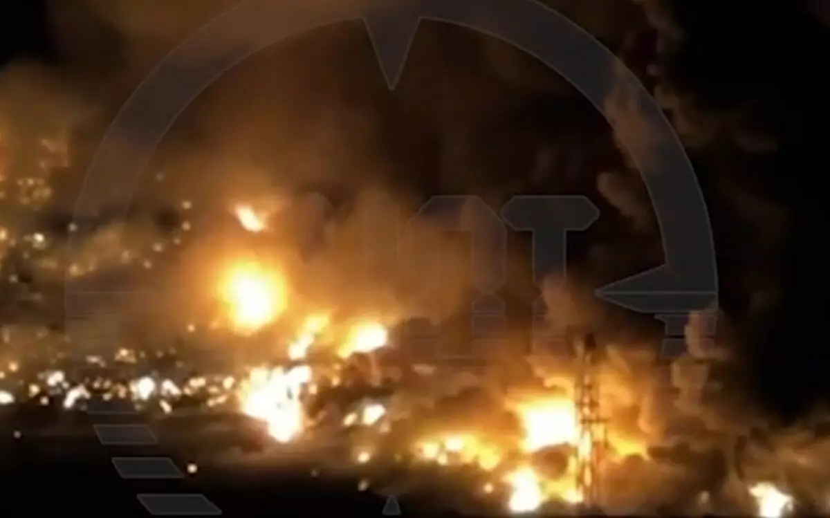 Автомобиль эффектно горел на набережной в Павлодаре