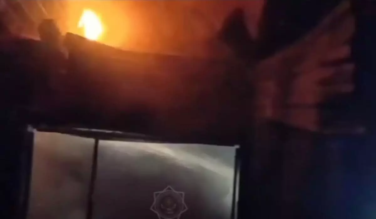 Мужчина обгорел во время пожара в своем доме в Риддере (ВИДЕО)