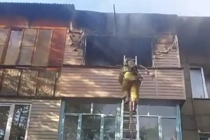 Квартира загорелась в жилом доме Алматы