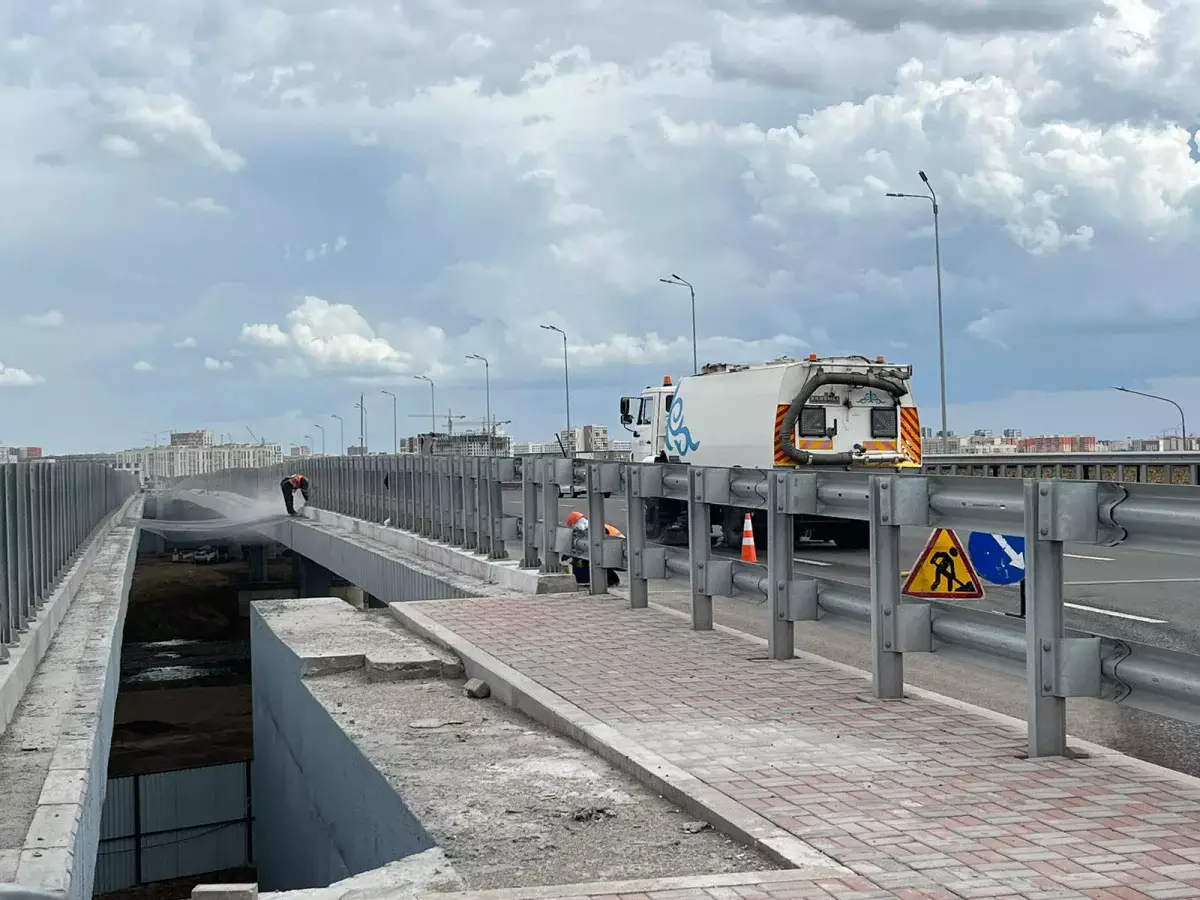 Не прошло и года: Ремонт нового моста в столице обескуражил астанчан