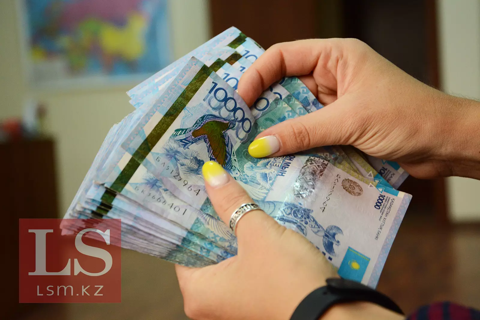 Кто в Казахстане зарабатывает свыше 500 тыс тенге