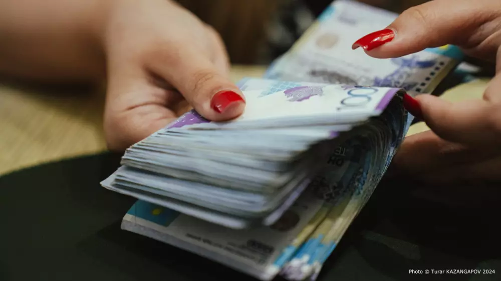Казахстанец пытается привлечь бывшую жену за долги по алиментам