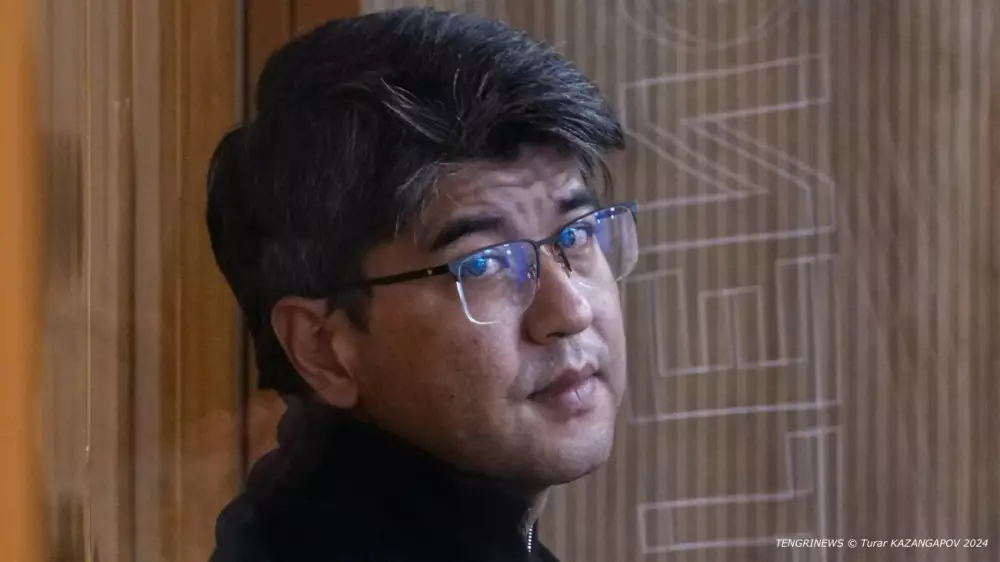 Бишимбаев пытается смягчить наказание: трансляция из зала суда