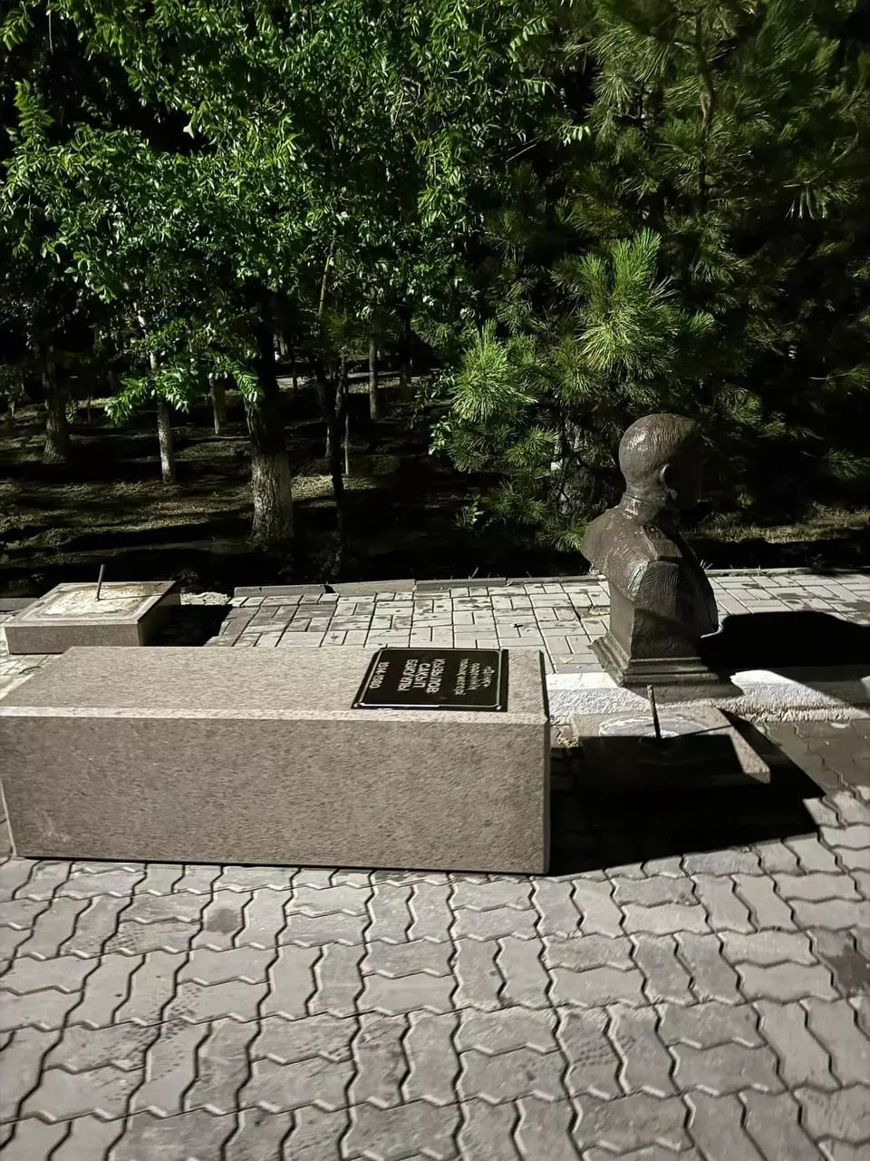 Памятник в Парке Победы убил семилетюю девочку во время дождя в Атырау