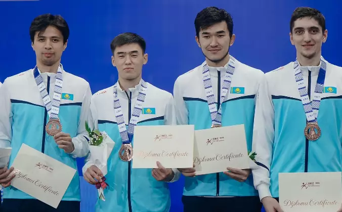 Казахстанские фехтовальщики завоевали медали на чемпионате Азии