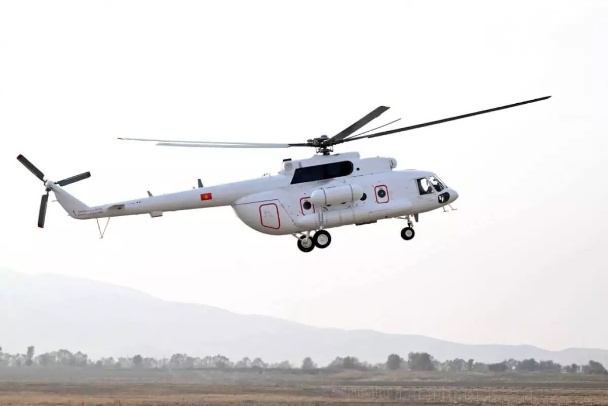 Президент Кыргызстана извинился за использование его племянницей вертолета МЧС