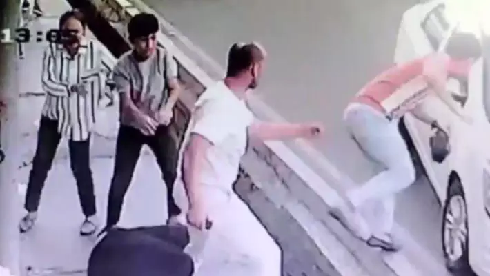 В Ташкенте мужчина напал на продавщицу и устроил массовую драку