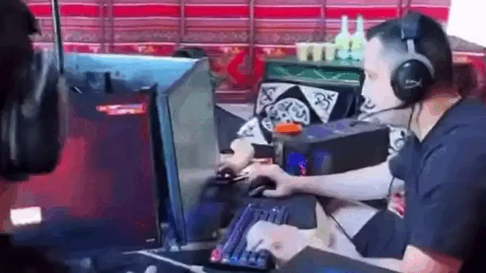 7-летняя звезда киберспорта показала "казахский вайб"