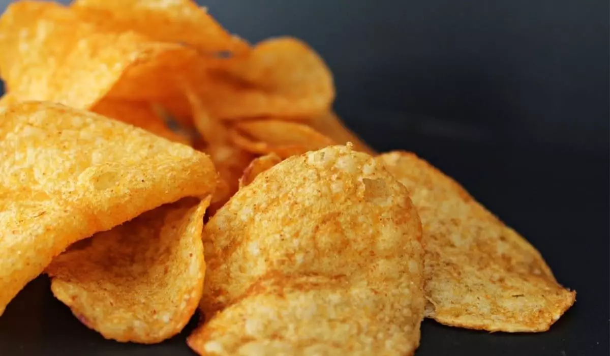 В Казахстане будут производить знаменитые чипсы: учло ли правительство вред такой еды