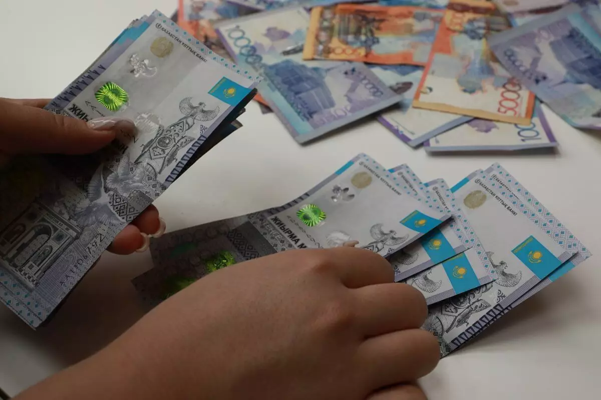 Нацбанк Казахстана предупреждает случаях двойного мошенничества