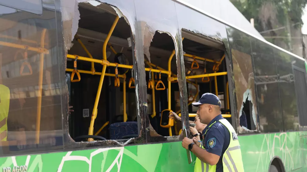 Алматыда автобус апатынан бір жолаушы қаза тауып, 16 жолаушы зардап шекті