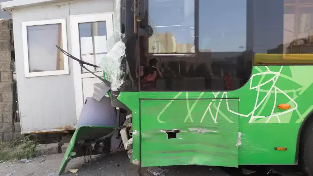 В Алматы автомобиль врезался в автобус. Есть погибшие